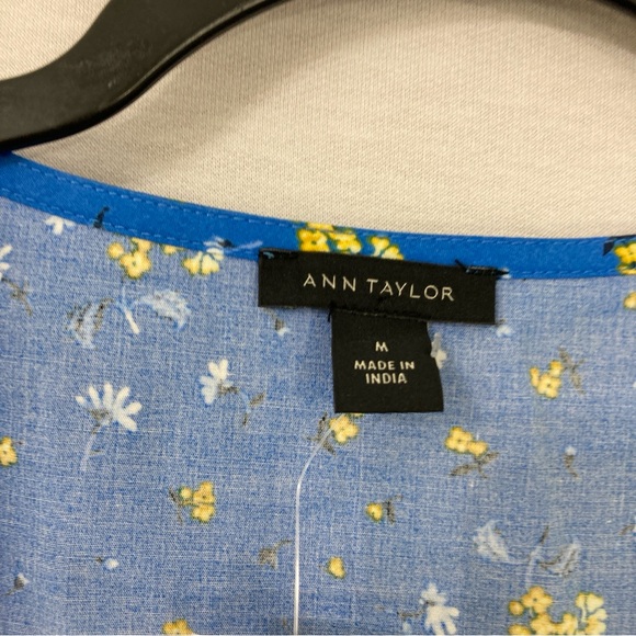 New Ann Taylor Blue Ditsy Floral Wrap Short Sleeve Top Medium - Picture 3 of 10